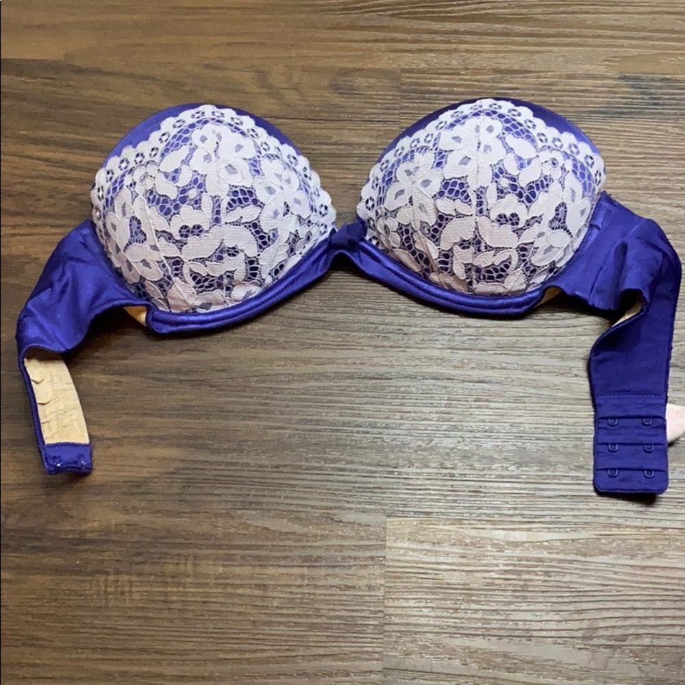 Victoria’s Secret strapless bra